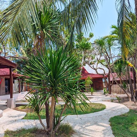 Jati Village, Party Hostel And Bungalows Джили Трауанган Екстериор снимка