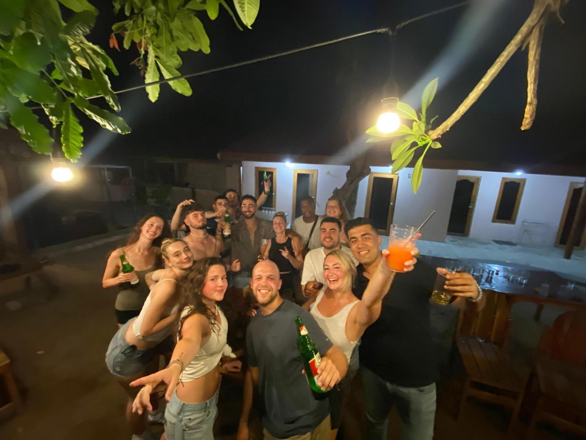 Jati Village, Party Hostel And Bungalows Джили Трауанган Екстериор снимка