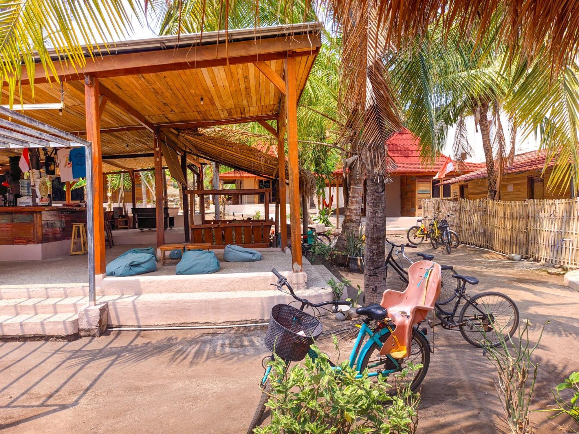 Jati Village, Party Hostel And Bungalows Джили Трауанган Екстериор снимка