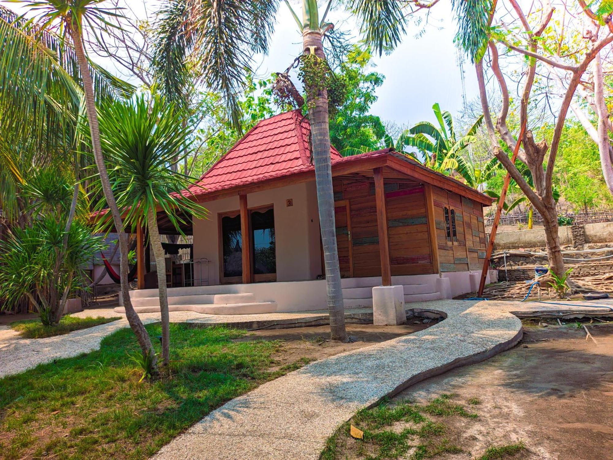 Jati Village, Party Hostel And Bungalows Джили Трауанган Екстериор снимка