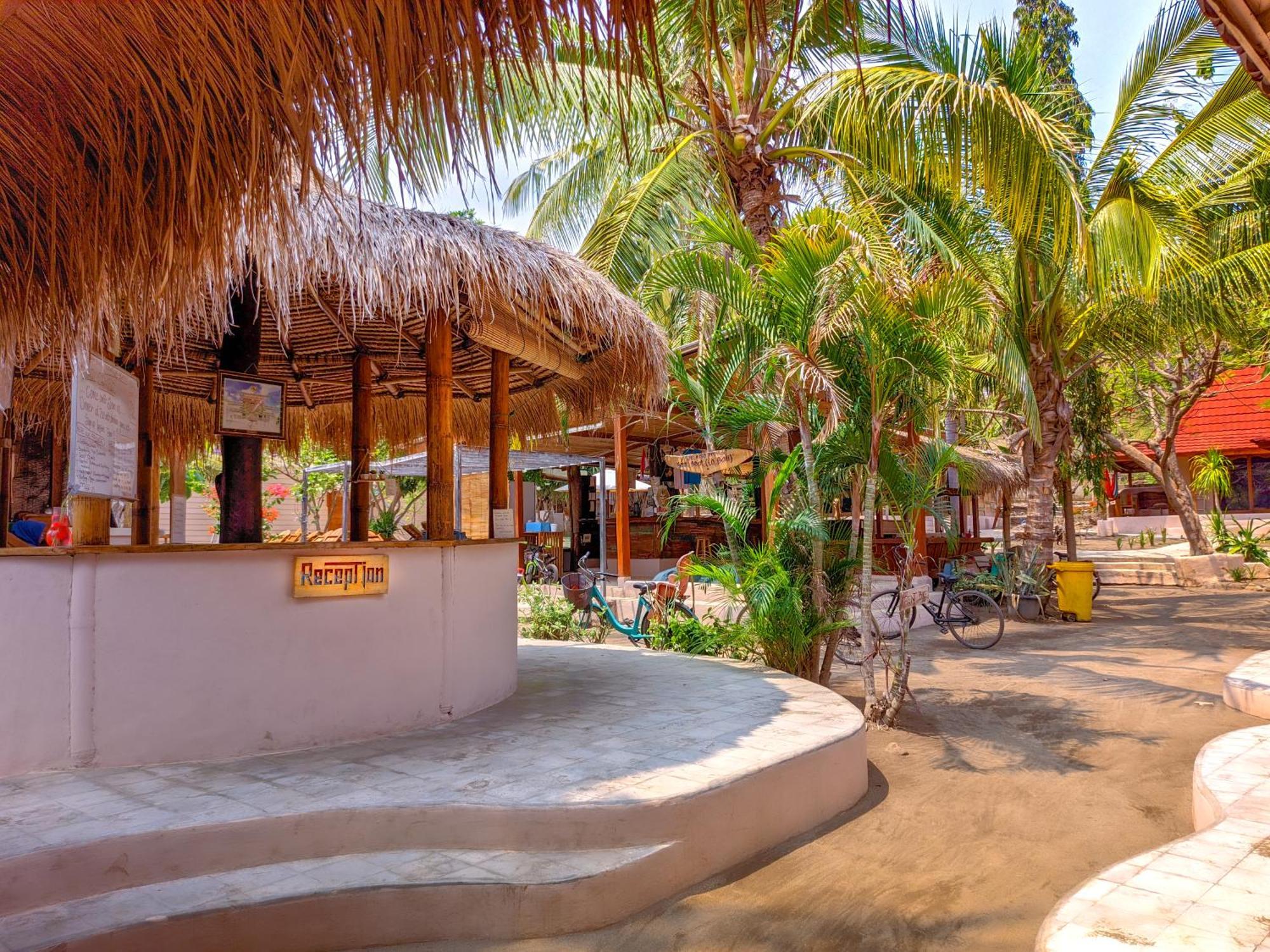 Jati Village, Party Hostel And Bungalows Джили Трауанган Екстериор снимка