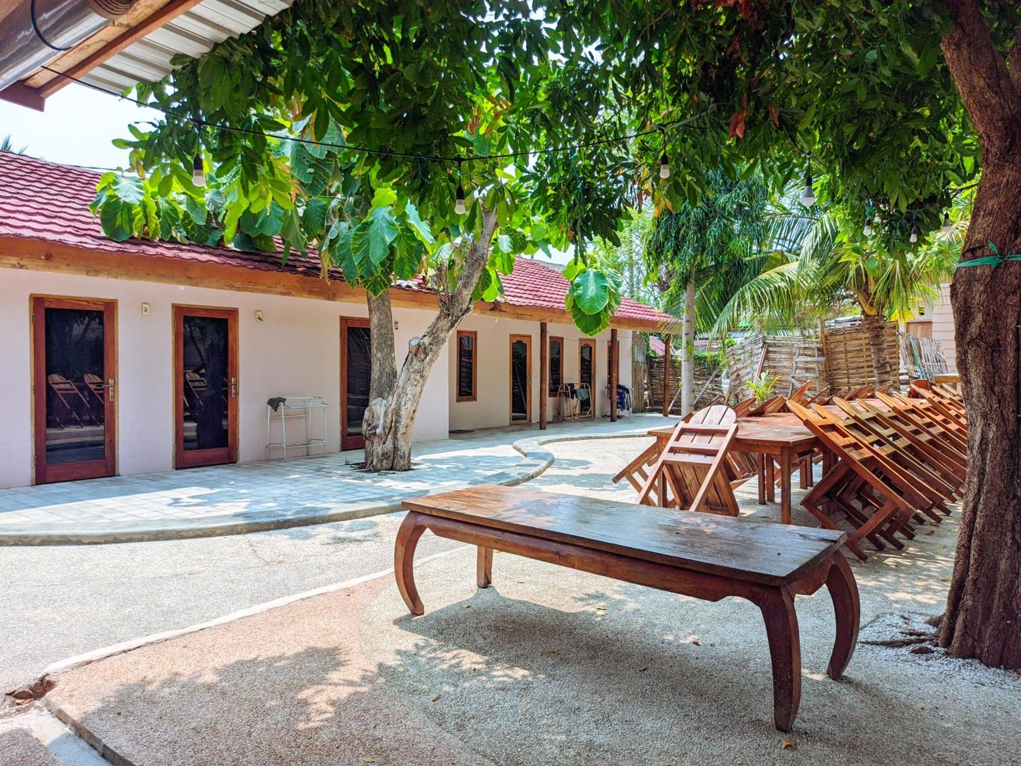 Jati Village, Party Hostel And Bungalows Джили Трауанган Екстериор снимка