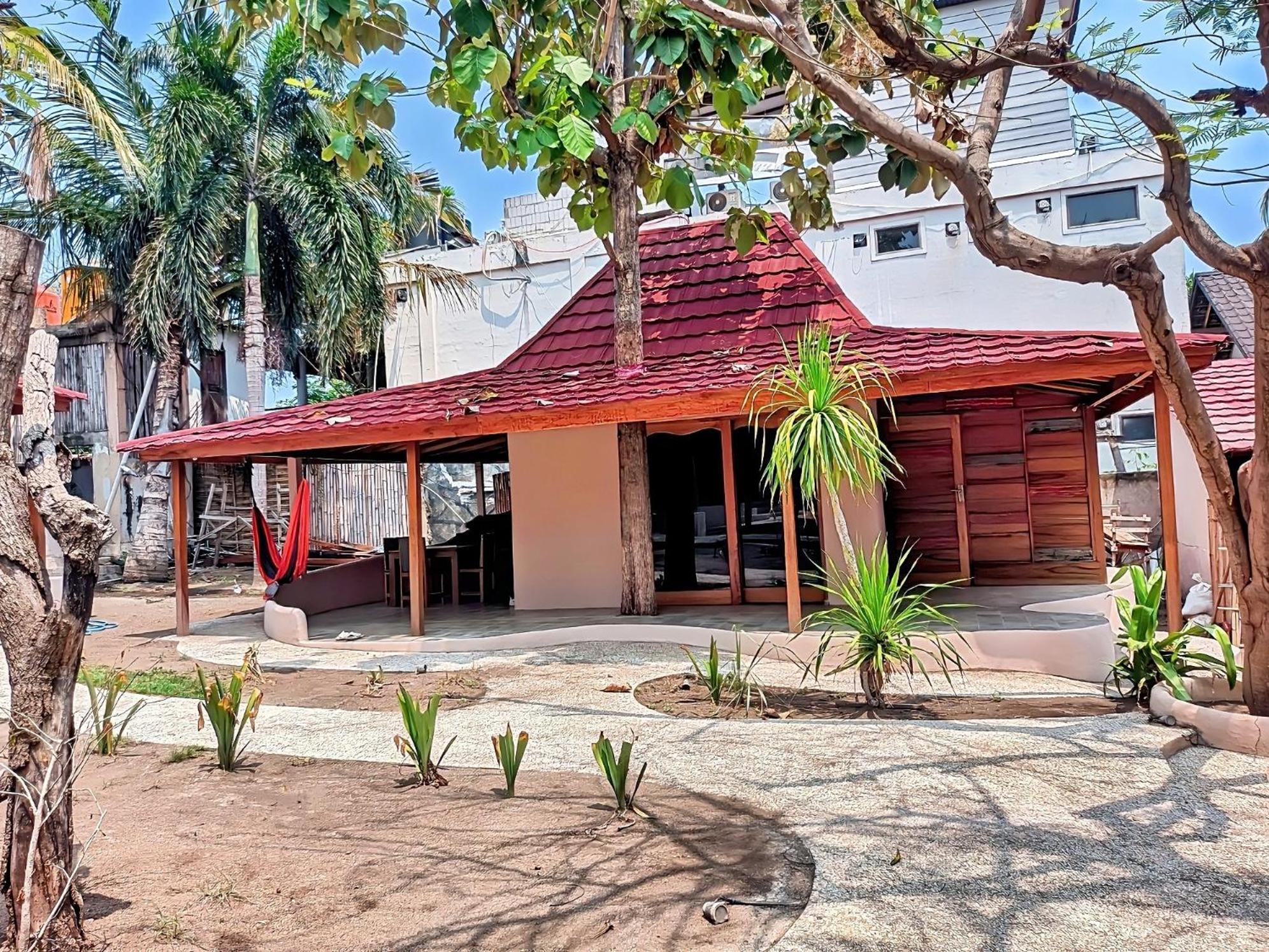 Jati Village, Party Hostel And Bungalows Джили Трауанган Екстериор снимка