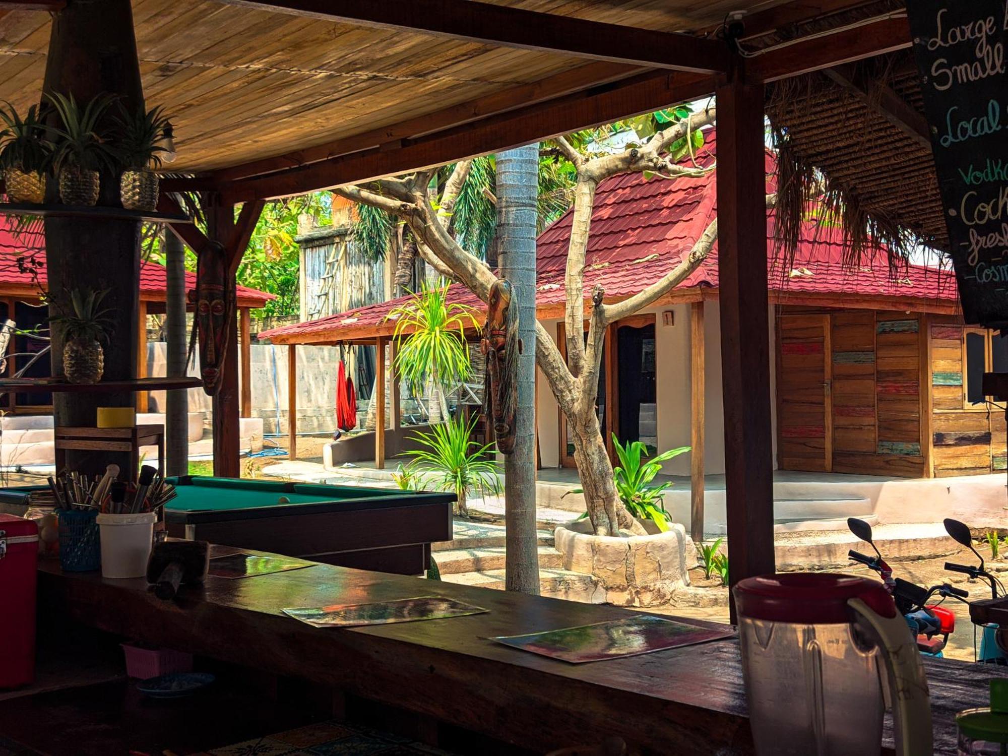 Jati Village, Party Hostel And Bungalows Джили Трауанган Екстериор снимка