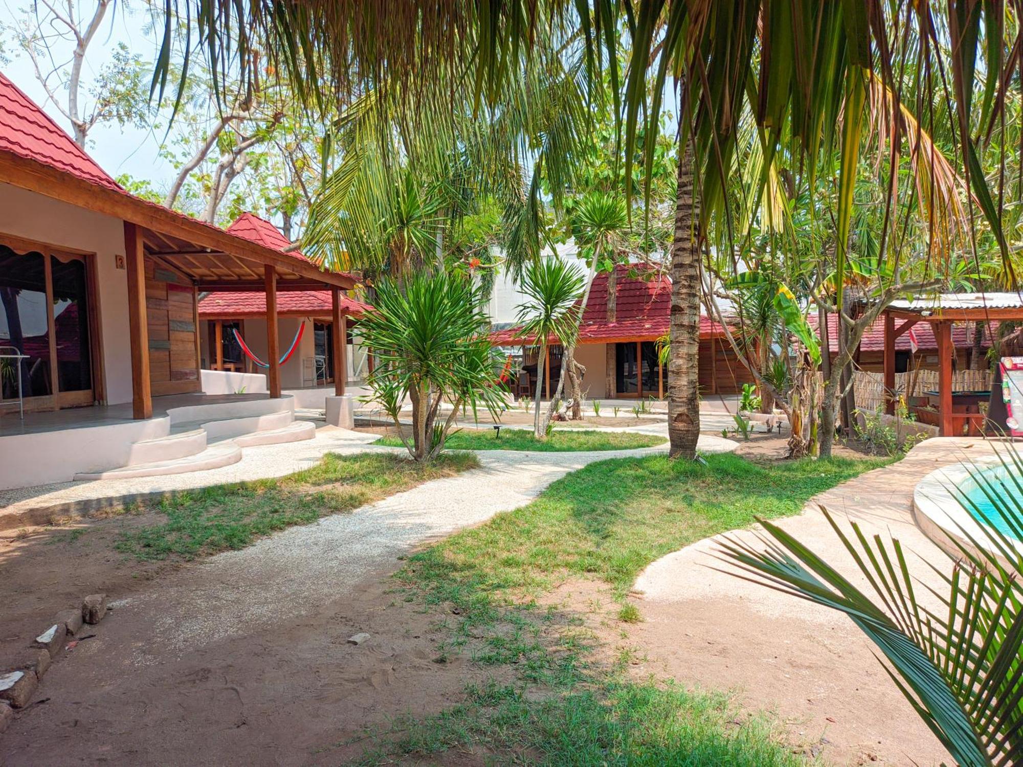Jati Village, Party Hostel And Bungalows Джили Трауанган Екстериор снимка
