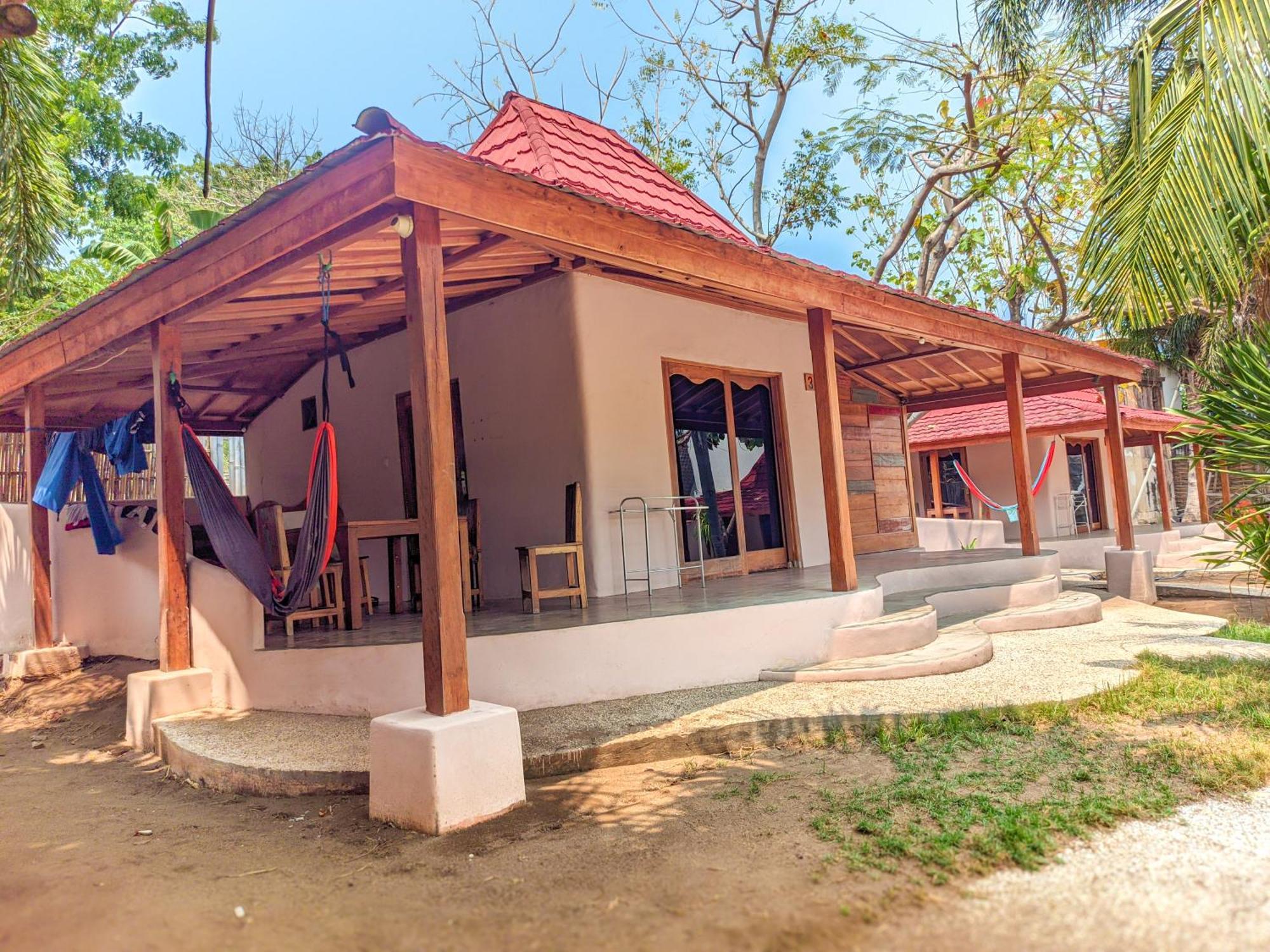 Jati Village, Party Hostel And Bungalows Джили Трауанган Екстериор снимка