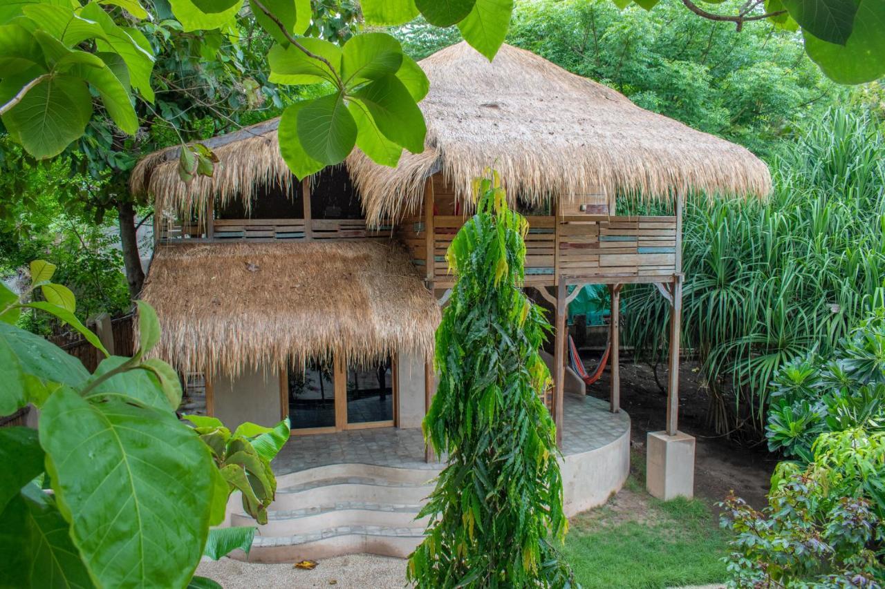 Jati Village, Party Hostel And Bungalows Джили Трауанган Екстериор снимка